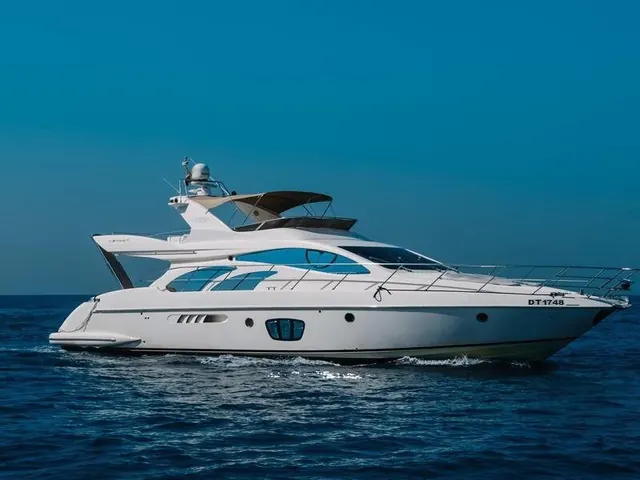Super yacht cruising in Dubai with fuel included